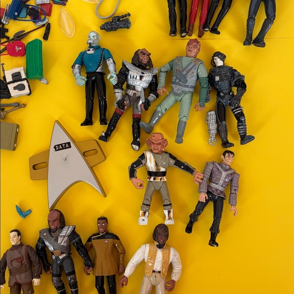 STAR TREK Lot 100+ Action Figures/Accessories Vintage Stands Aliens Q + more!!!! - Picture 6 of 16
